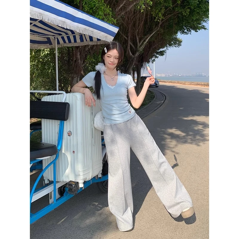 2025夏季韩系V领蓝色短袖t恤女新款正肩修身显瘦短款体恤套头上衣