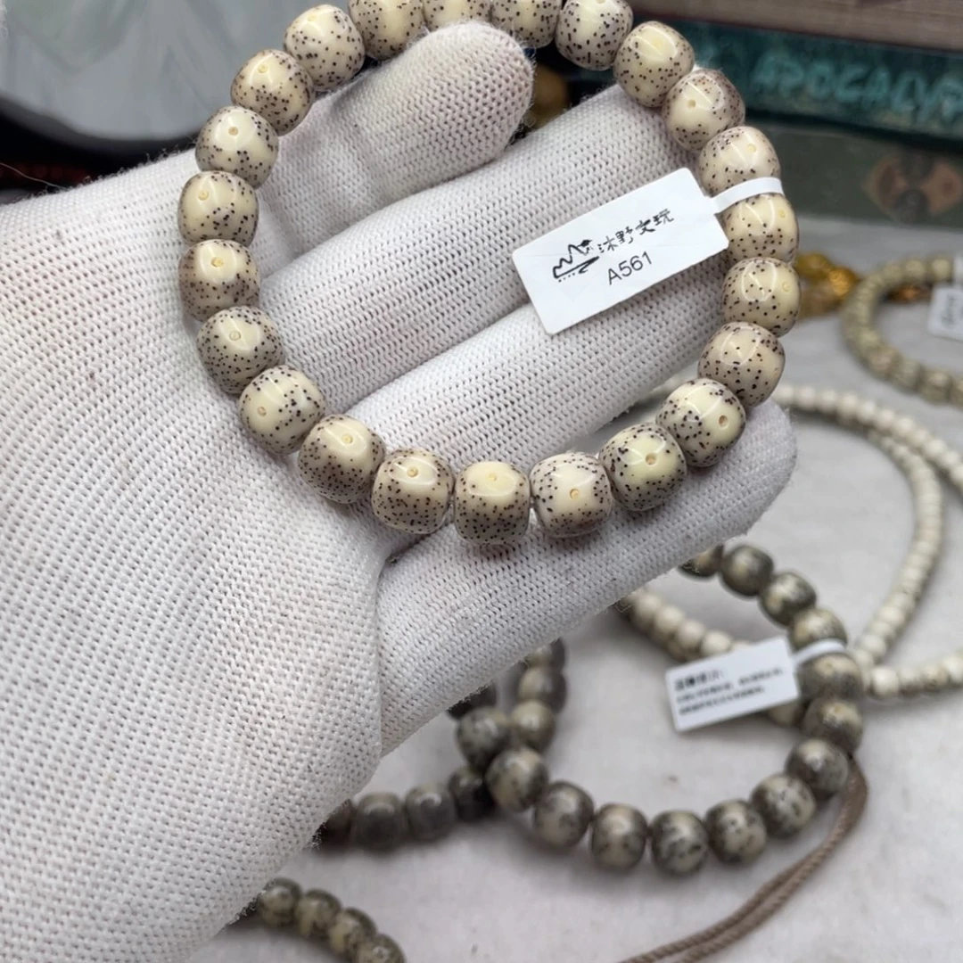 吊坠星月菩提10x9灰瓷白大眼睛针尖星a561