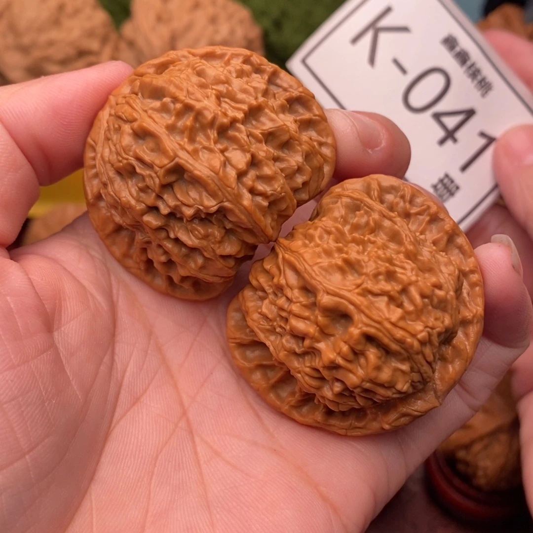 桃核把件狮子头42…..