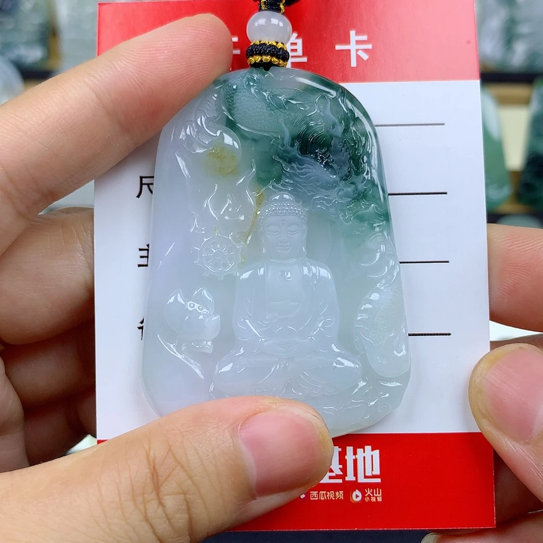 翡翠未镶嵌颈饰大日如来