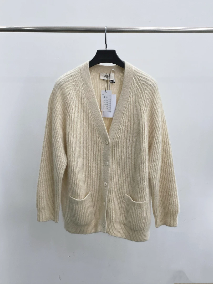 全新未使用 Celine/思琳 奶白色毛衣针织开衫 m码