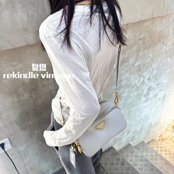 95新 Prada/普拉达 复燃精选/白色十字纹相机斜挎包