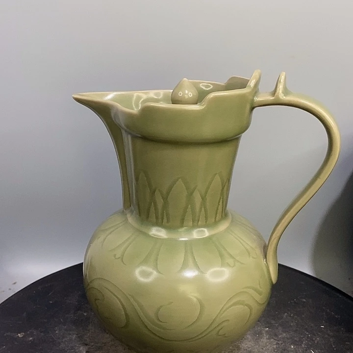 越窑僧帽壶造型美观