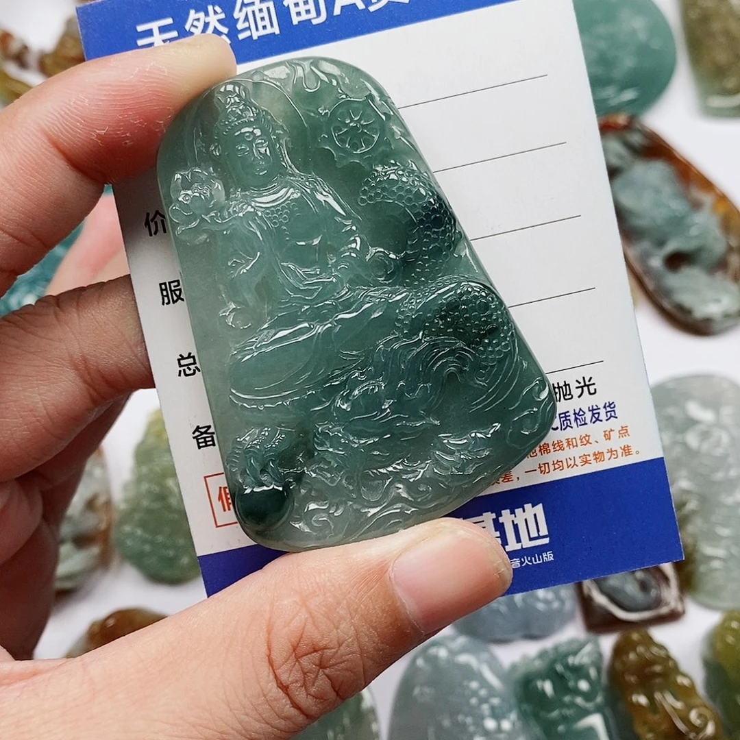 翡翠未镶嵌颈饰御龙观音
