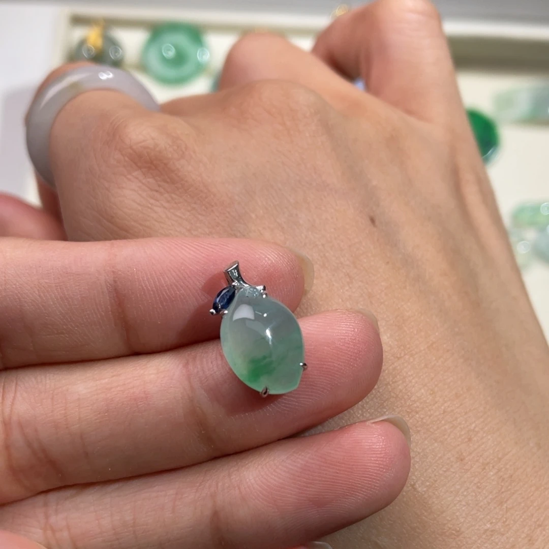 颈饰18K金镶嵌翡翠福瓜018