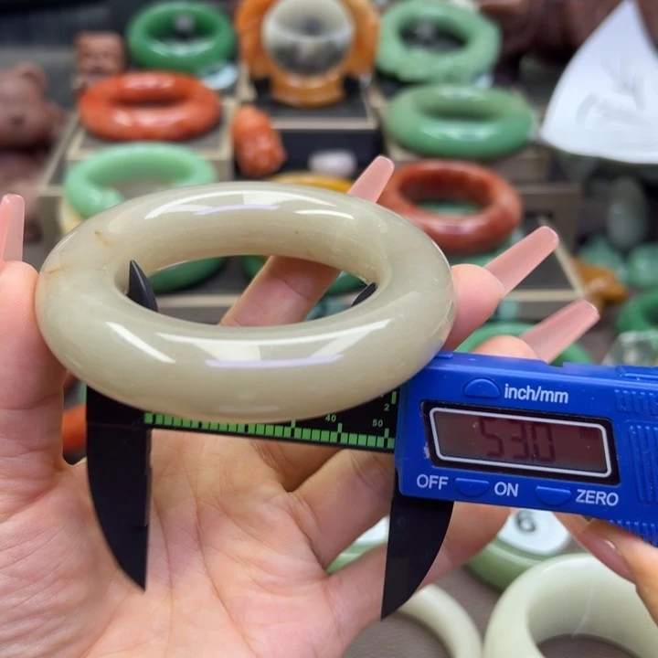 未镶嵌手镯石英岩玉