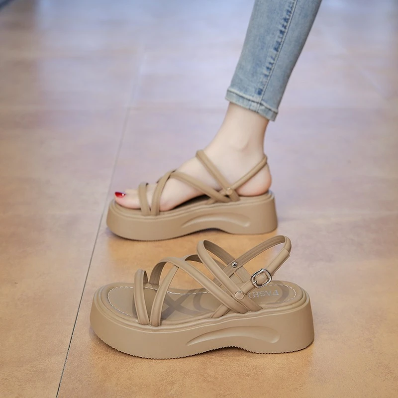 凉鞋女夏季新款上班族厚底防滑软底一字带外穿沙滩罗马女士鞋子