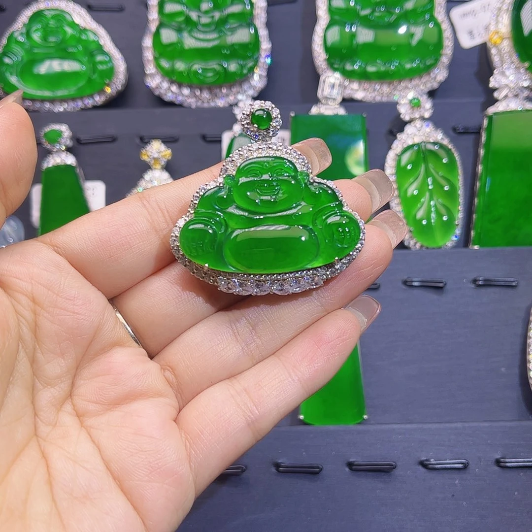 翡翠颈饰未镶嵌佛