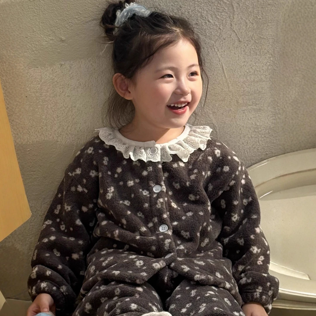 秋冬加厚儿童法兰绒开衫家居服套装舒适保暖花边纽扣款女宝宝睡衣
