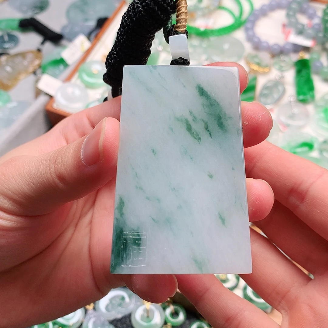 套链未镶嵌翡翠挂件