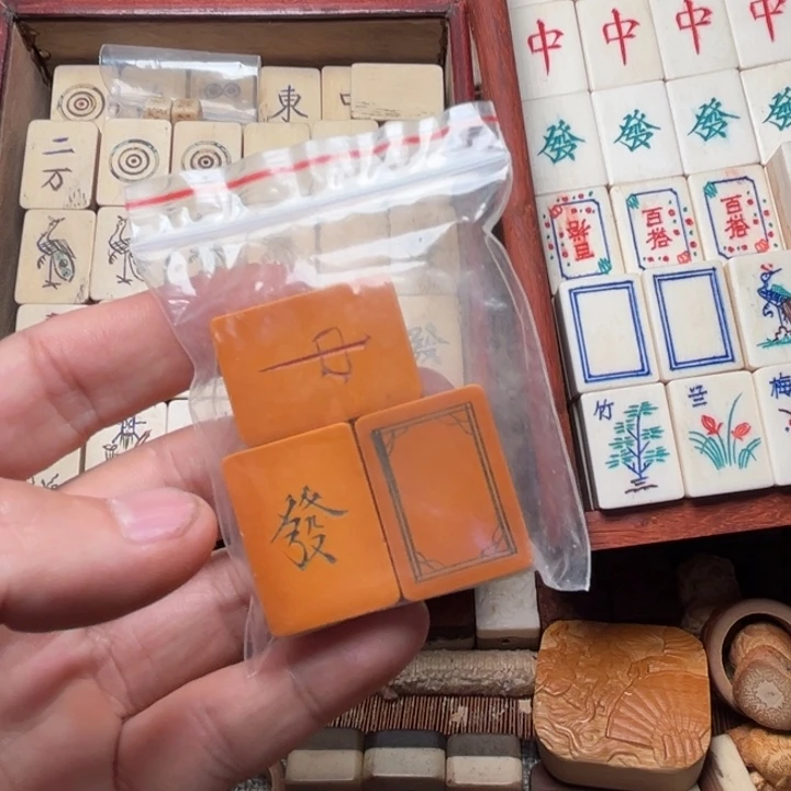 润***龙实心竹雕刻手把件