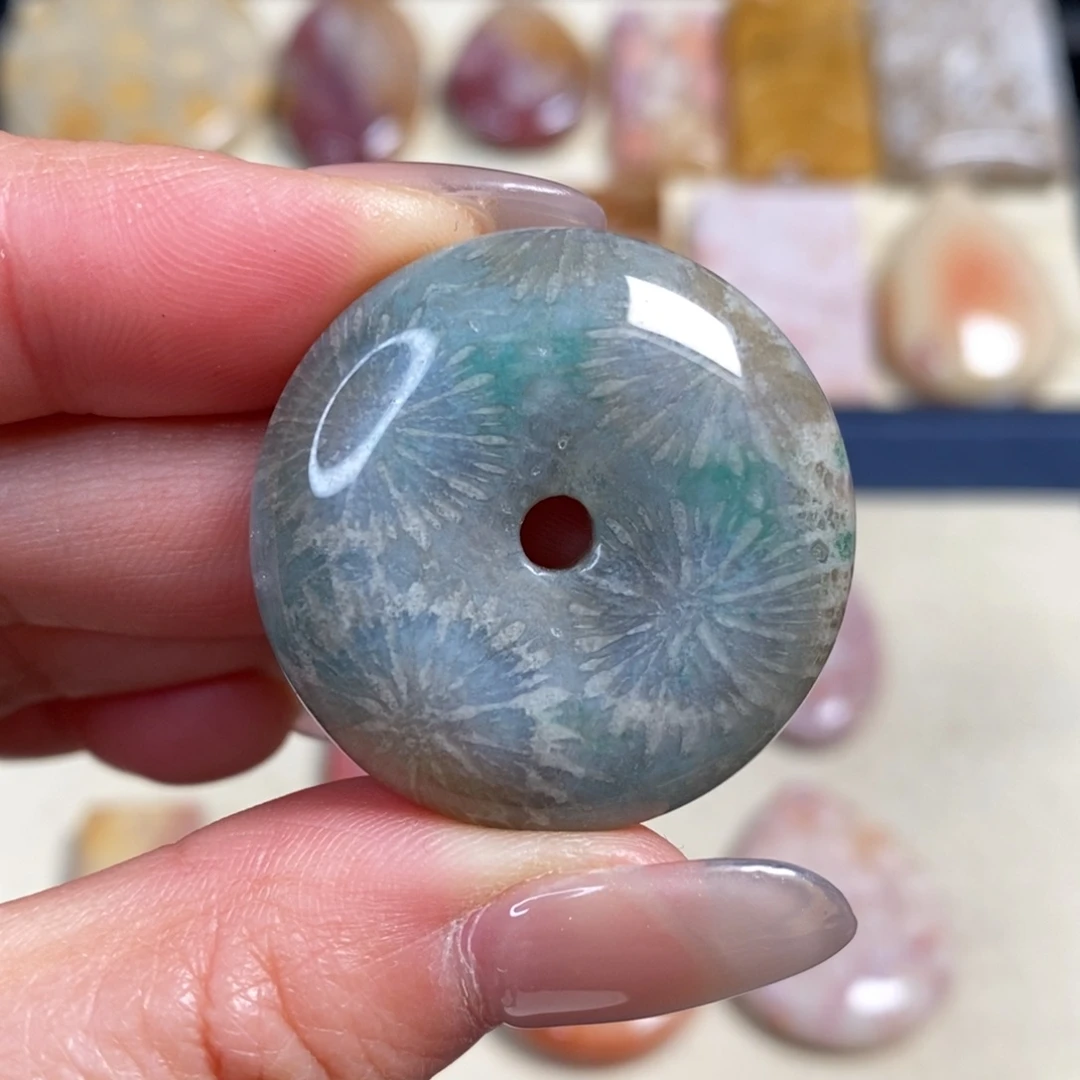 硅化玉未镶嵌吊坠