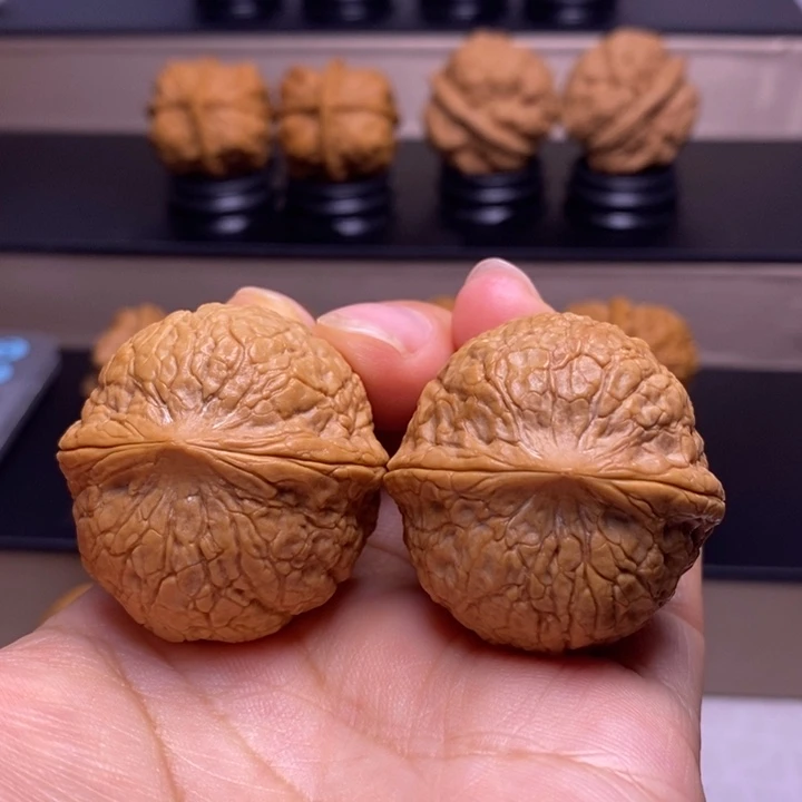 文玩核桃把件粗筋蟒纹虎头13