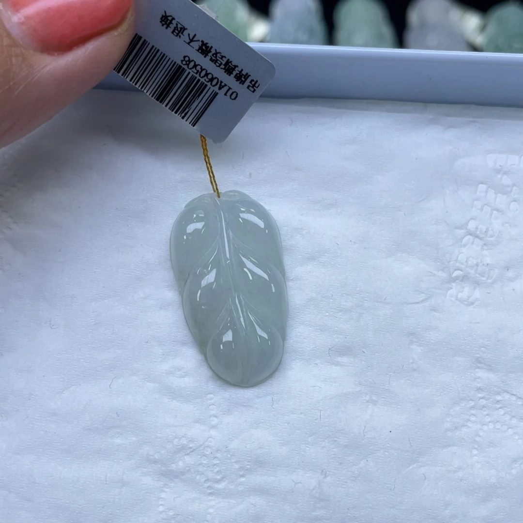 颈饰未镶嵌翡翠叶子