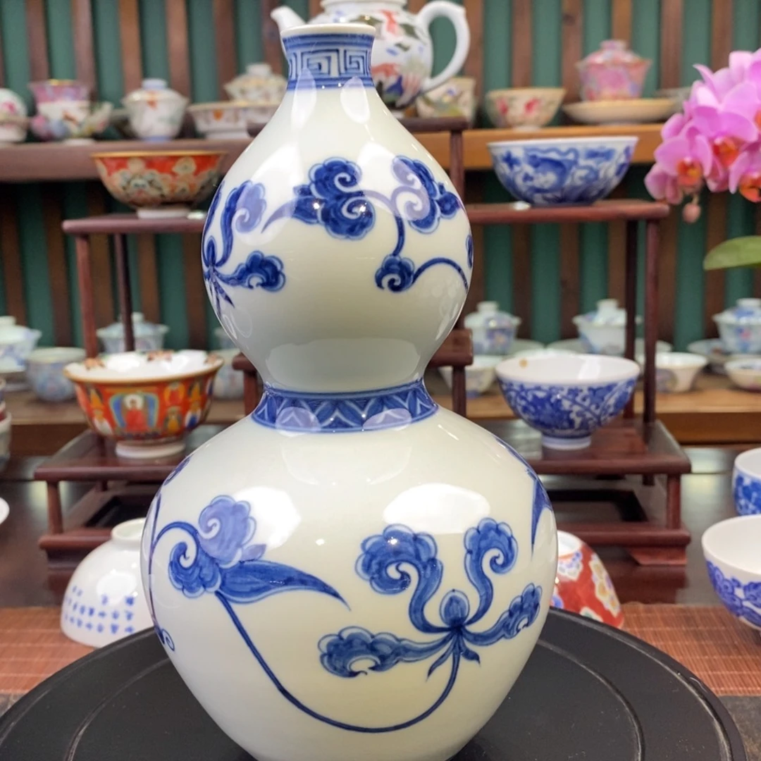 手工陶瓷青花宝莲葫芦瓶
