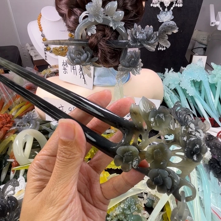 未镶嵌岫玉发饰瑕疵