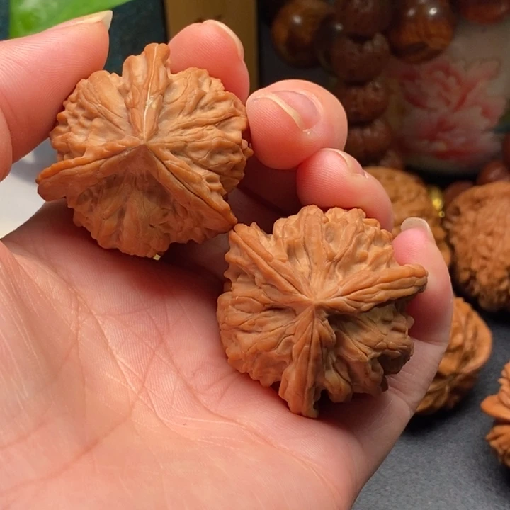 朱***超文玩核桃吊坠野生奔