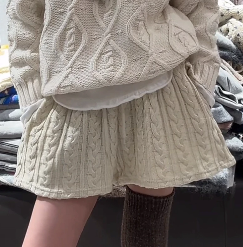 舜 韩国东大门正品灰米两色毛线短裤