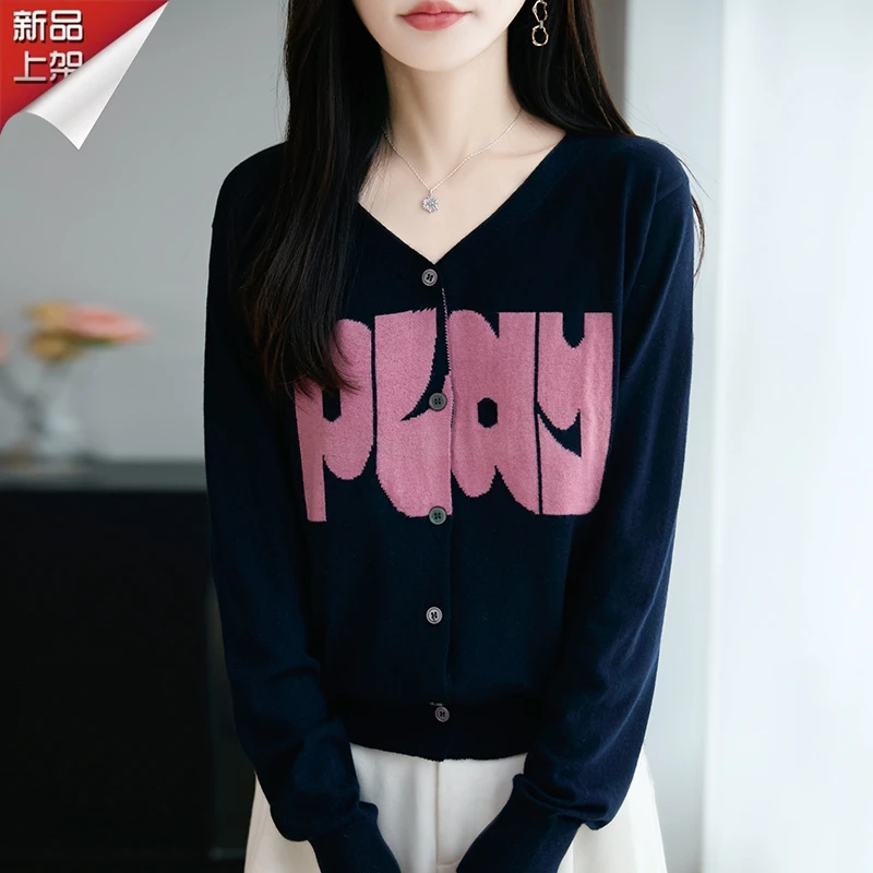 哥弟阿玛施官方洋气V领字母印花长袖针织衫大码宽松显瘦时尚女装