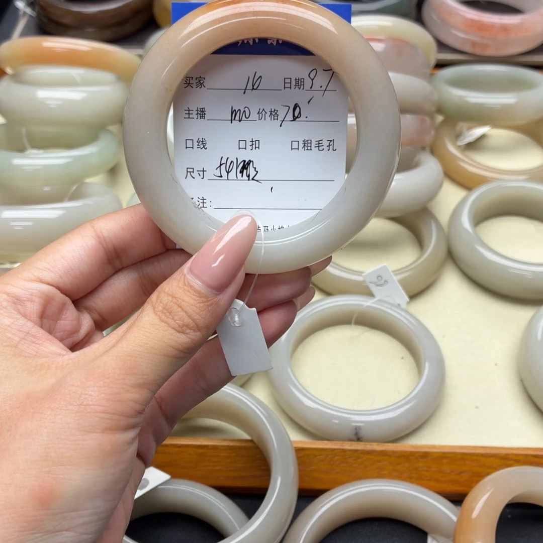 未镶嵌手镯石英质玉