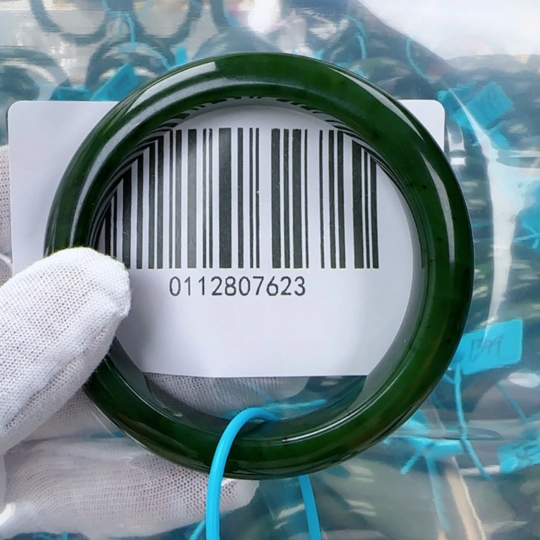 和田玉（碧玉）手镯未镶嵌微瑕55.7