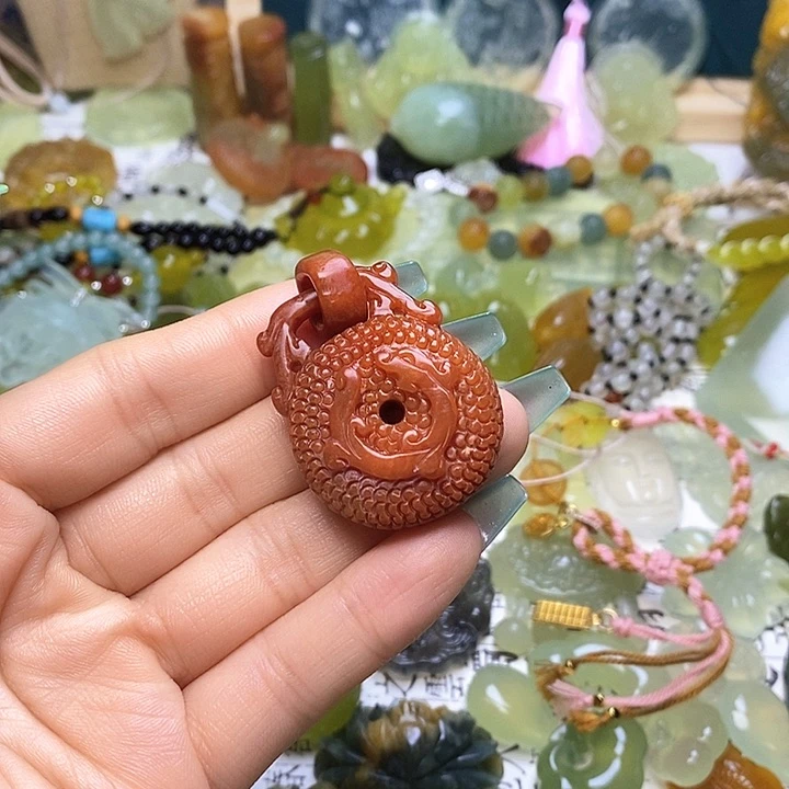 蛇纹石玉未镶嵌颈饰蓓*