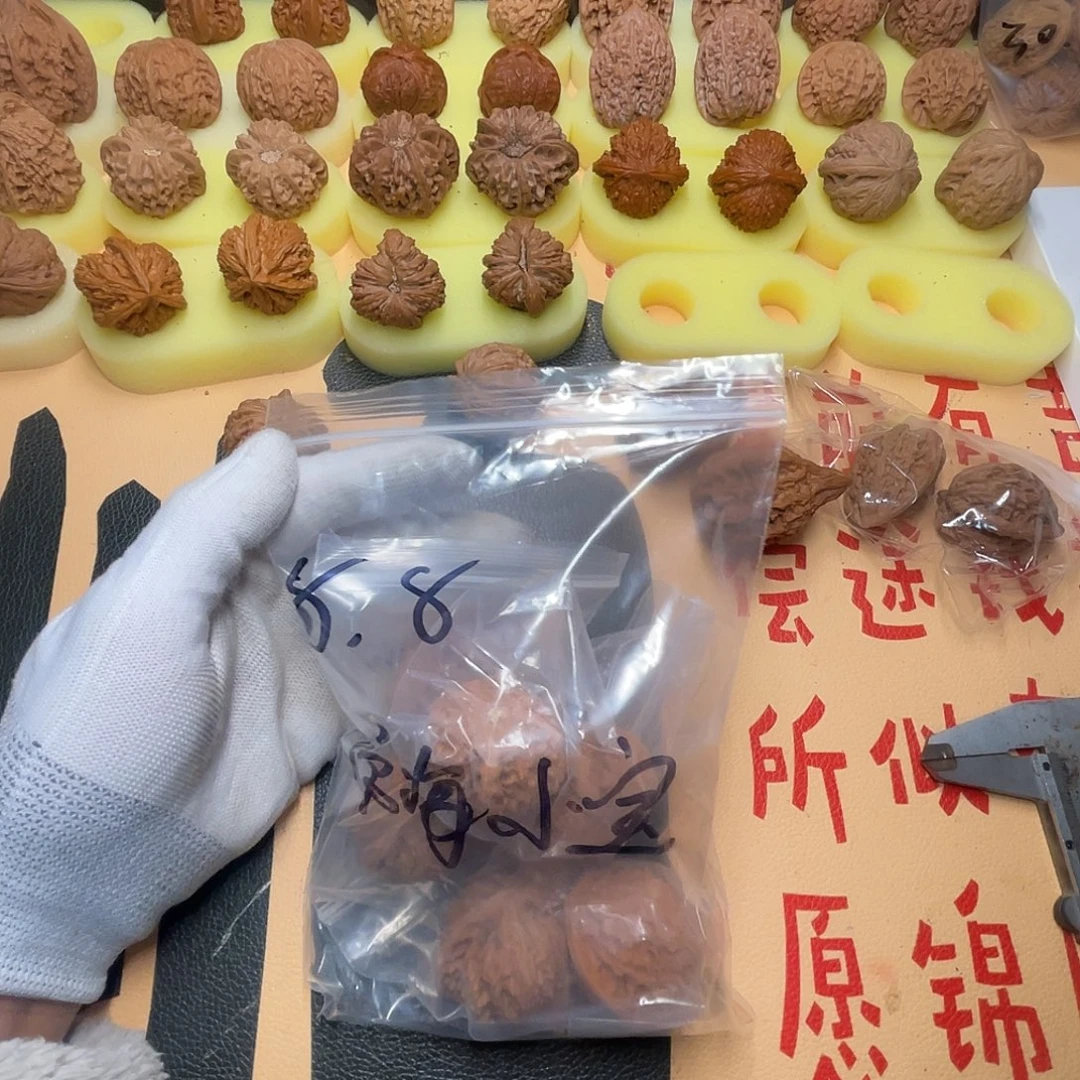 螃****文玩核桃吊坠文山