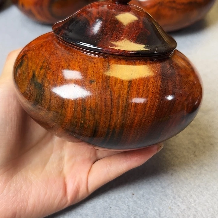 修**家老挝大红酸枝茶叶罐一个