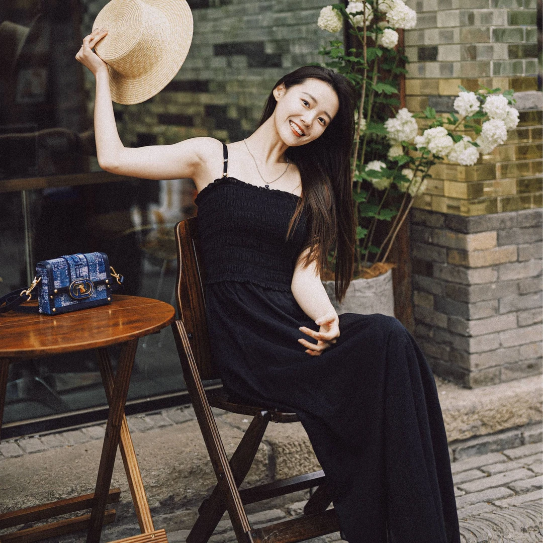 【晨粉专享价】歌力思2024夏季新款小黑裙度假吊带连衣裙Y001