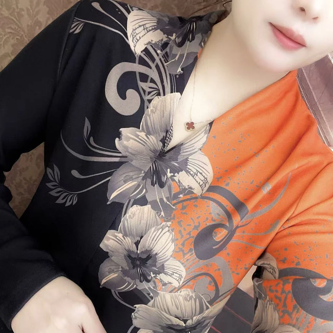 B910#时尚剪刀领百合印花打底衫（XL~6XL，90~160斤）