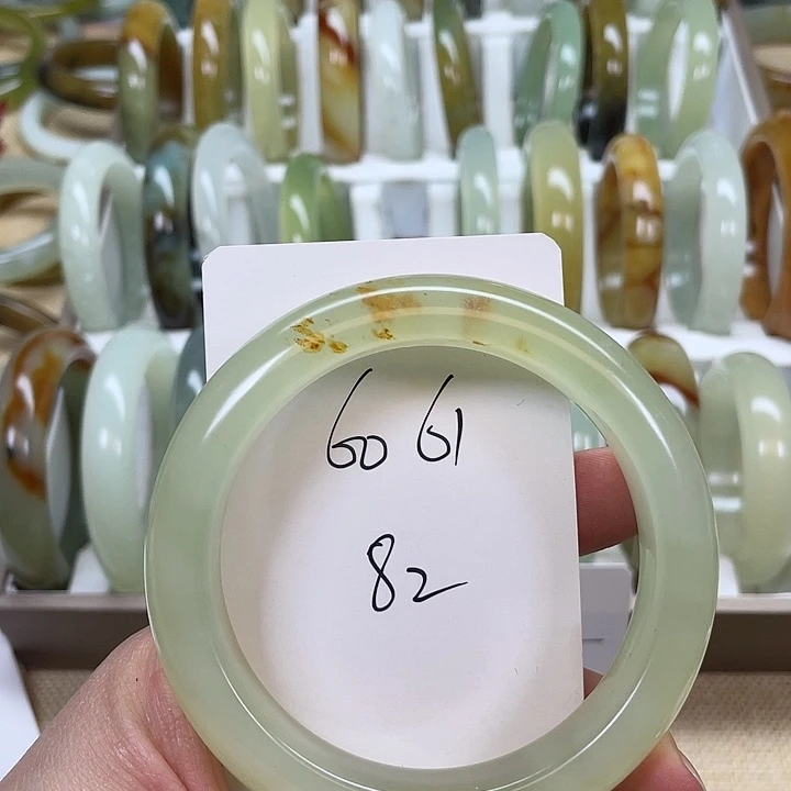 蛇纹石玉未镶嵌手镯布**麻