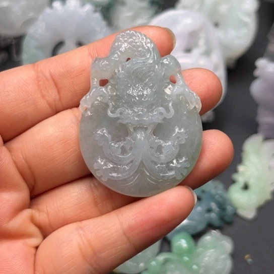 翡翠未镶嵌颈饰翡翠