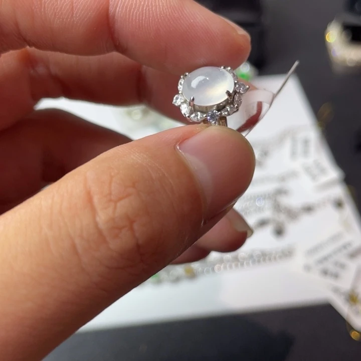 翡翠戒指未镶嵌翡翠