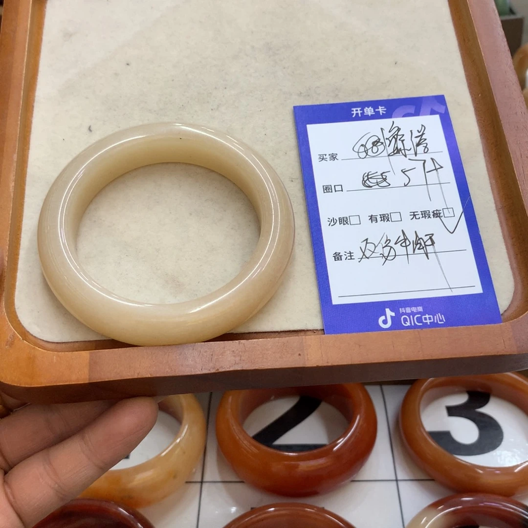 石英岩玉手镯未镶嵌
