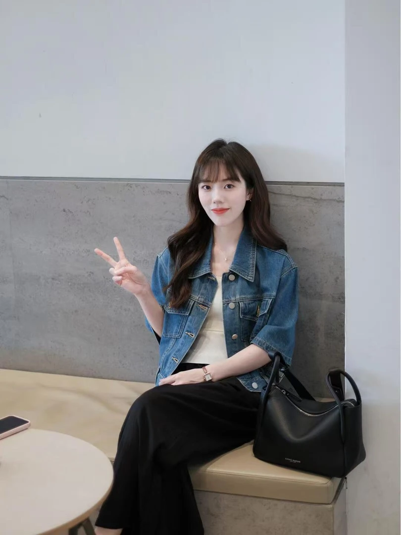 【怀旧时光】初秋高级感蓝色短款牛仔外套白色吊带高腰黑色直筒长裤