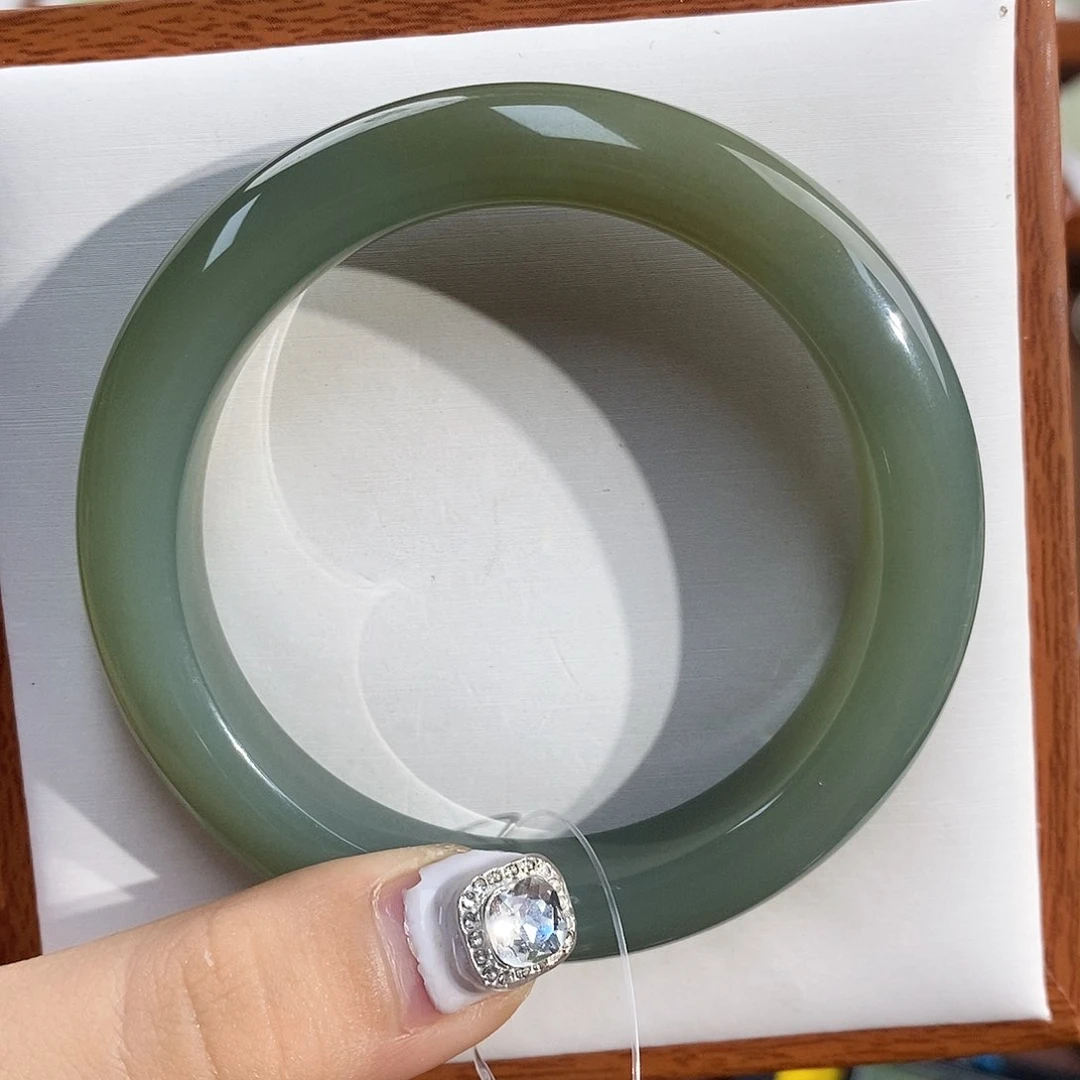 和田玉手镯未镶嵌婷