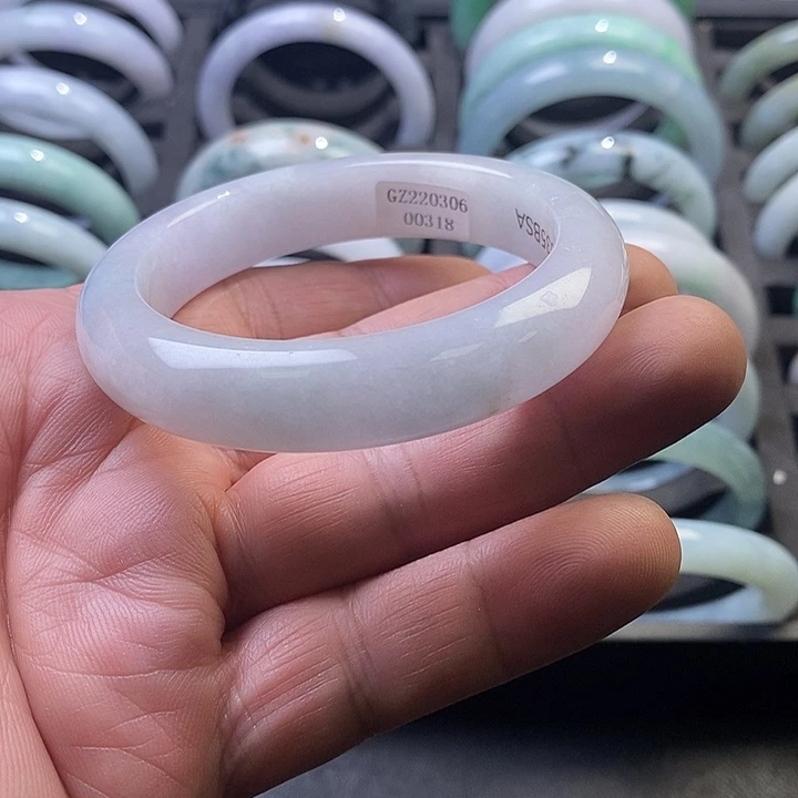 翡翠未镶嵌手镯2、正