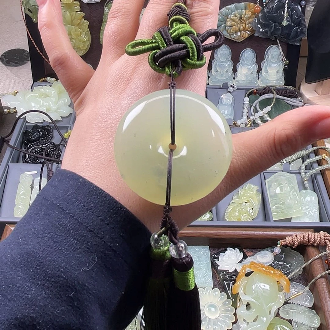 岫玉未镶嵌吊坠(赠链)