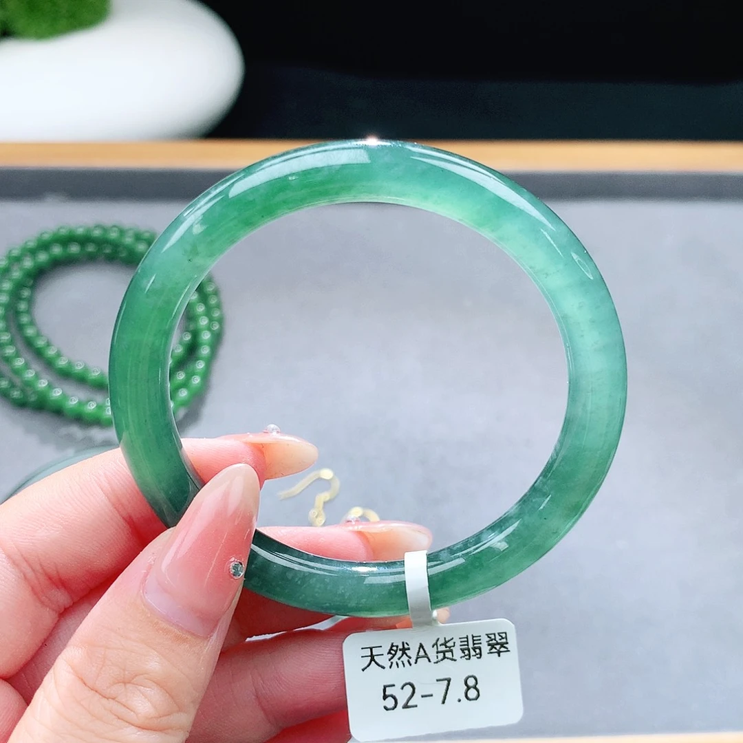未镶嵌手镯（圆镯）翡翠