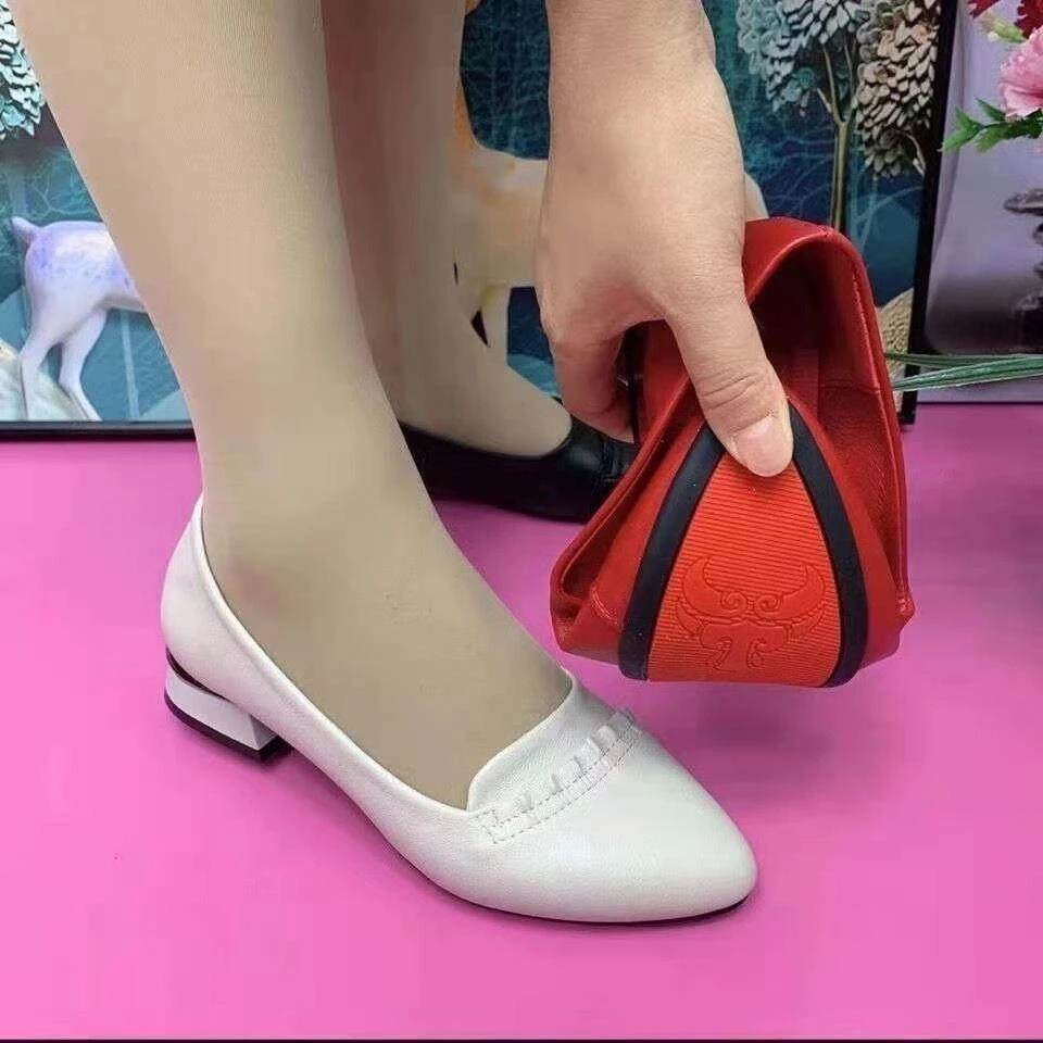 2025新款时尚舒适软底低跟软面厚跟平底女尖头小单鞋女新春轻鞋