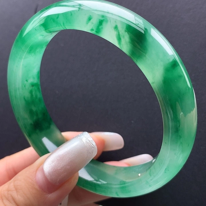 未镶嵌手镯石英质玉