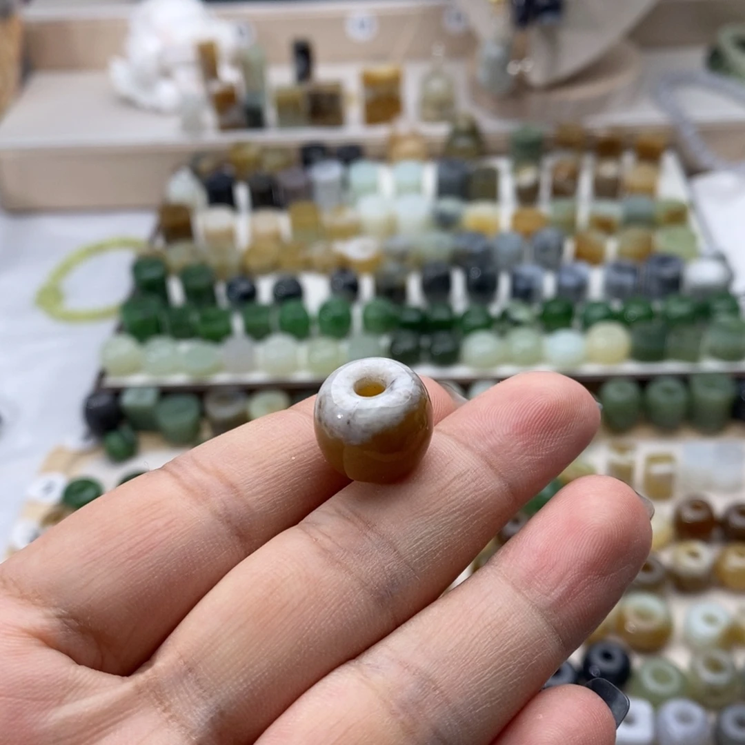 和田玉未镶嵌颈饰微瑕