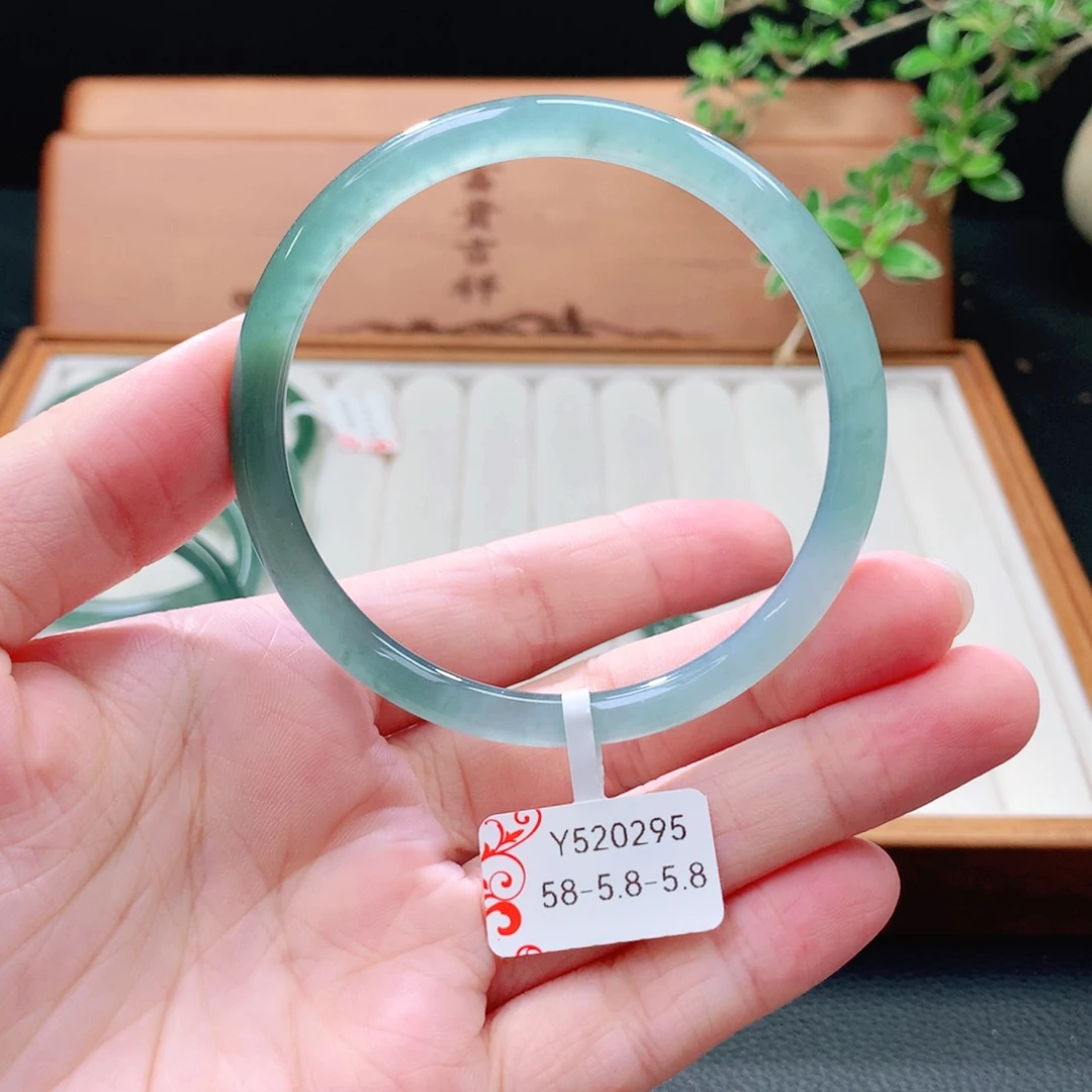 未镶嵌手镯（圆镯）翡翠