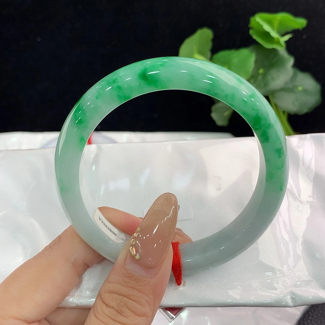 翡翠手镯未镶嵌正62