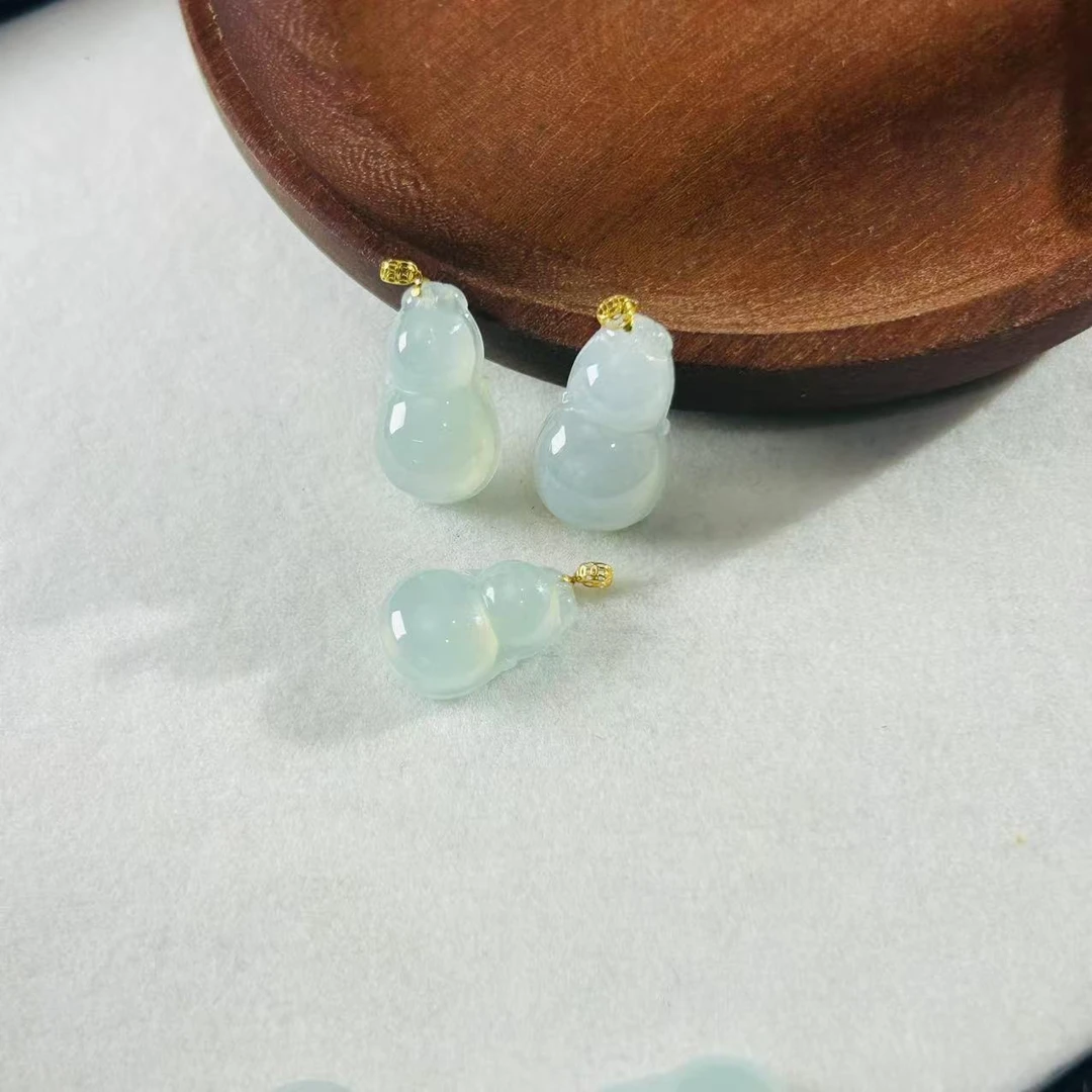 【缺货】18K翡翠葫芦多样性发一 17*10*6 V0754