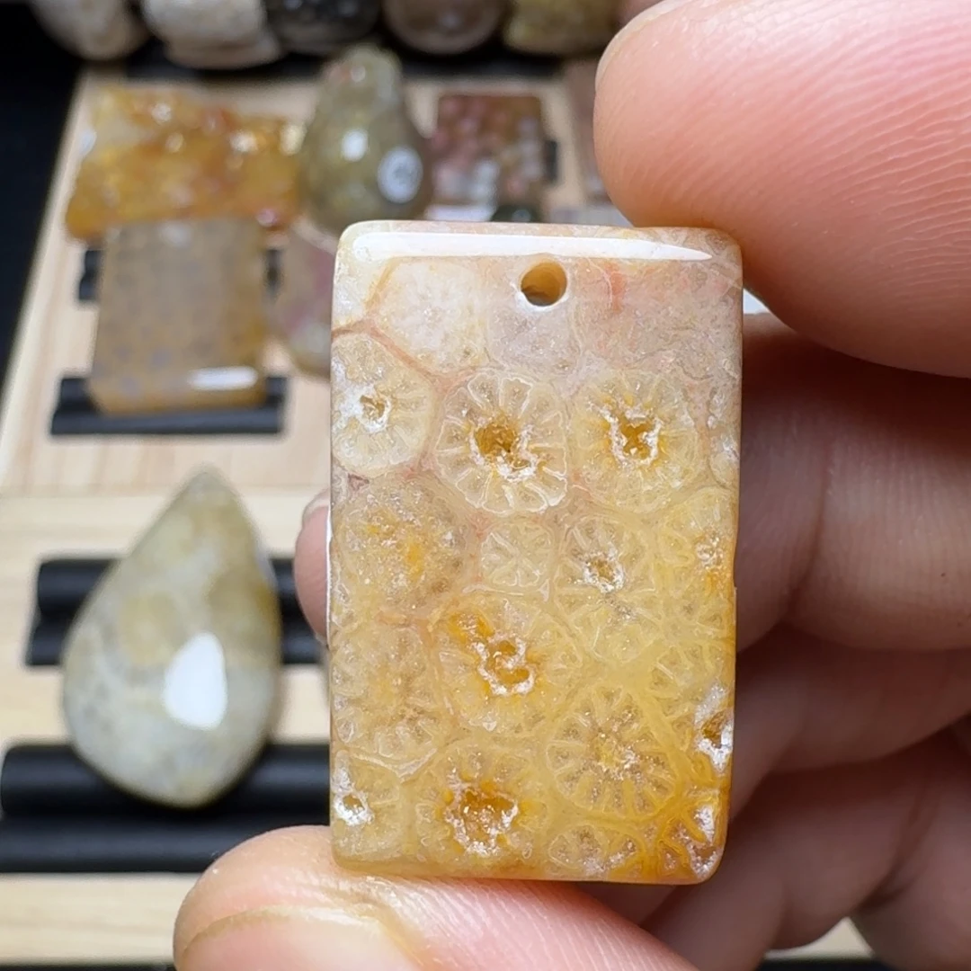 未镶嵌纯天然色有机玉石保真色硅化玉