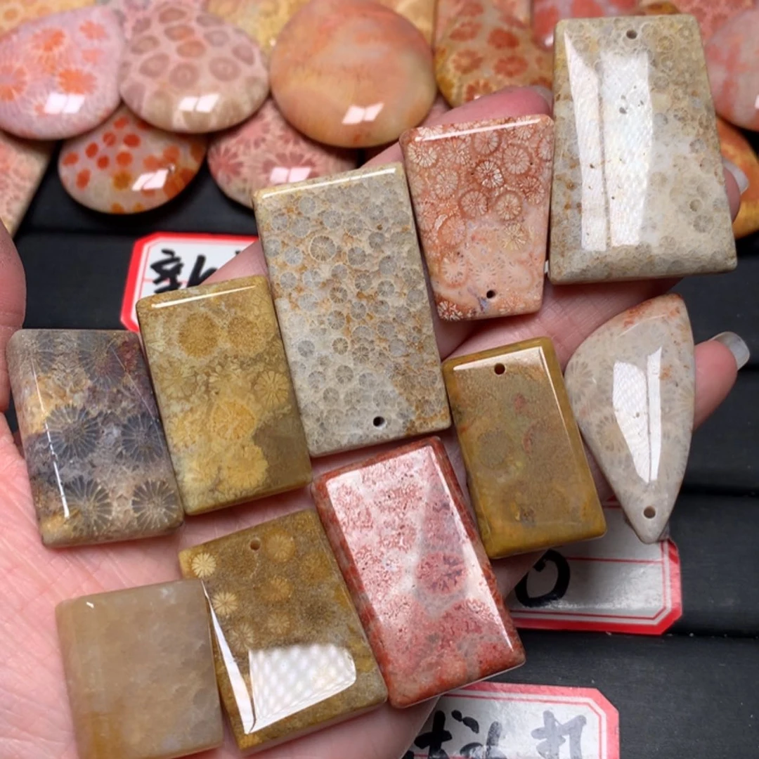 【闪购商品】硅化玉颈饰未镶嵌单**娜