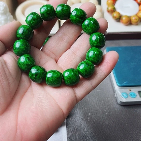 秋秋卡1.6桶珠绿色手串