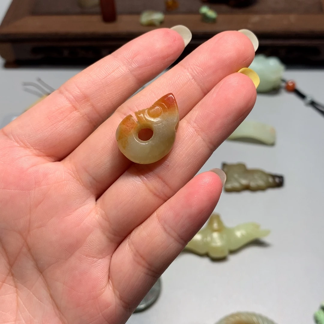 天***3颈饰未镶嵌和田玉（糖玉）