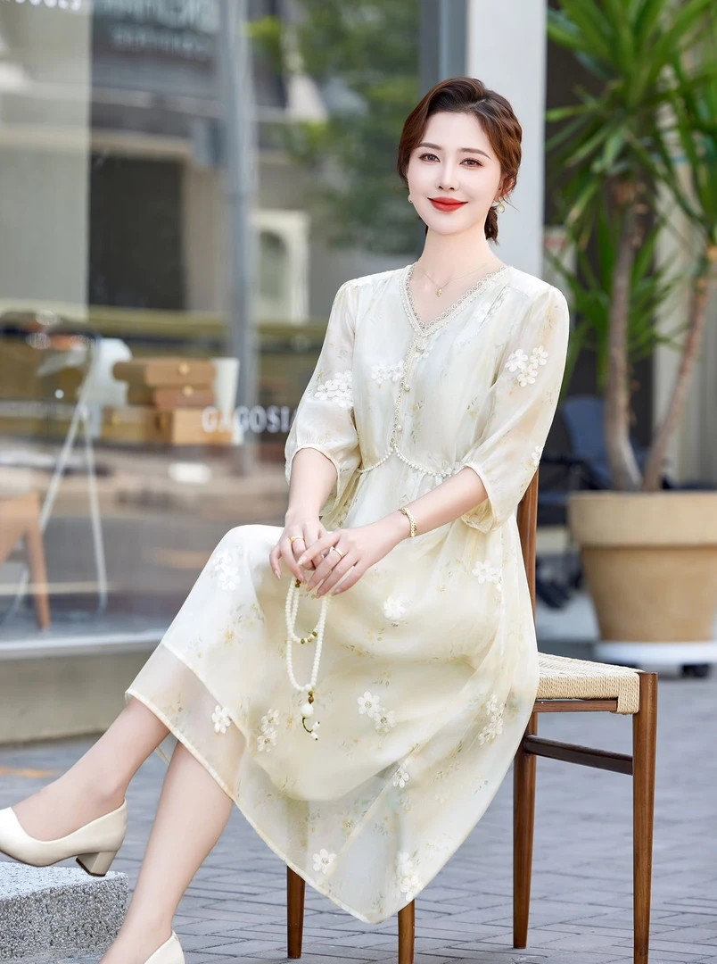 0678花蝶气裙子妈妈装高贵新款妈妈装洋气收腰过膝法式